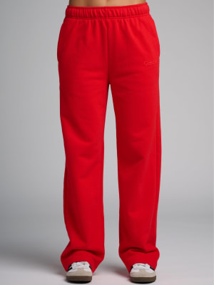 Halo Lightweight Straight Leg Sweatpants: Abby is 5′9″ wearing a size S