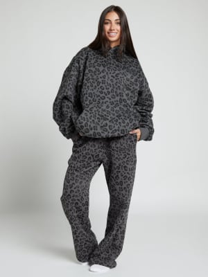 Minimalist Straight Leg Sweatpants: Panther