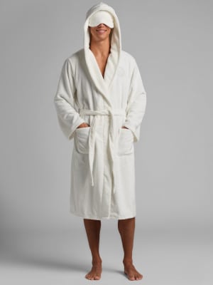 Do Not Disturb Dreamday™ Plush Robe: Evan is 6'4" wearing a size XL/2XL
