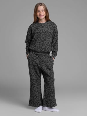 Waffle Kids Lounge Pant: Raphaella is 10, 56" tall wearing size S