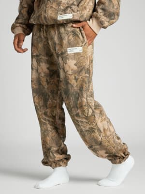 Camo Sweatpants: Jared is 6′1″ wearing a size M