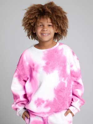 Minimalist Kids Crew: Logan is 8 wearing a size S