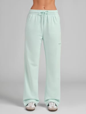 Halo Lightweight Airplane Mode Straight Leg Sweatpants: Tyler is 5’9” and wears a size S