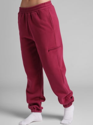 Comfrt x tarte Airplane Mode Travel Sweatpants: Tyler is 5'9" and wears a size S