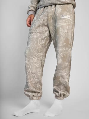 Camo Sweatpants: Jared is 6′1″ wearing a size M