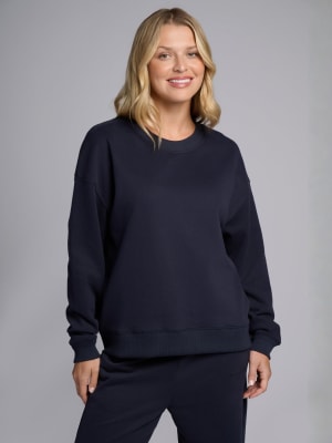 Halo Lightweight Crop Crew: Chelsea is 5'8" and wears a size S