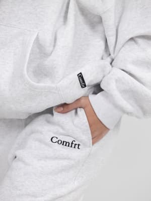 Cloud Sweatpants: Anouk is 5′4″ wearing a size M