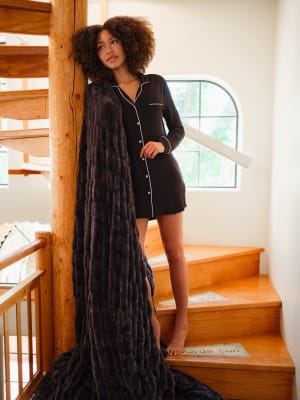 Luna Lounge Sleep Shirt: Onyx Black